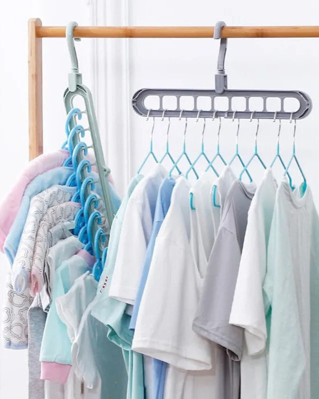 OrganizePro 9-in-1 Kleiderbügel - Dein Ordnungshelfer für den Kleiderschrank